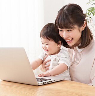 子育て中にオンライン相談を利用する親子