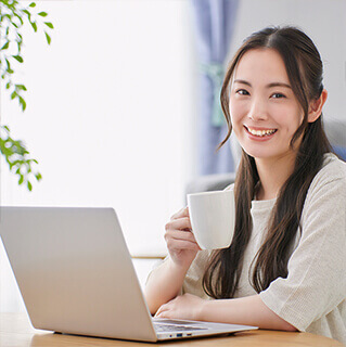 オンライン相談を利用する女性